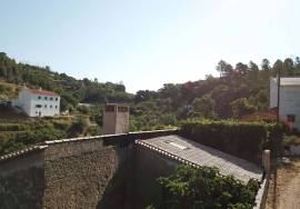 Farm with approved project for Agrotourism includes the construction of 5 single storey houses ( 2 V2 + 3 V1 ) plus the typical Algarvian stone house existing on site!