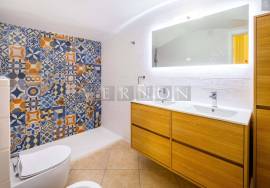 Algarve, villa with 4 independent studios, located in the center of the village of Carvoeiro, only 30 mt from the beach and local shops