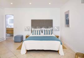 Algarve, villa with 4 independent studios, located in the center of the village of Carvoeiro, only 30 mt from the beach and local shops