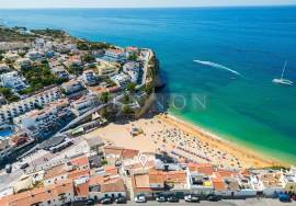 Algarve, villa with 4 independent studios, located in the center of the village of Carvoeiro, only 30 mt from the beach and local shops