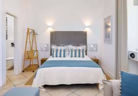Algarve, villa with 4 independent studios, located in the center of the village of Carvoeiro, only 30 mt from the beach and local shops