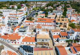 Algarve, villa with 4 independent studios, located in the center of the village of Carvoeiro, only 30 mt from the beach and local shops