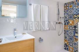 Algarve, villa with 4 independent studios, located in the center of the village of Carvoeiro, only 30 mt from the beach and local shops