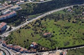 Plot for the construction of 9 apartments for sale in Fonte Coberta, Lagos
