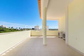 Albufeira - Large 4-bedroom Villa with pool and views to the sea and the Marina