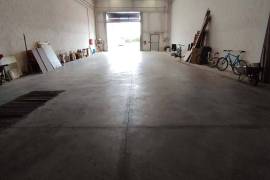 It is rented or sold warehouses in the industrial area of Olarizu.