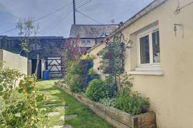 Town House in Good Condition with Garden