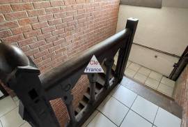 Large Property with Investment Opportunity Large Property with Investment Opportunity