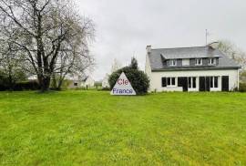 Detached Country House with Garden