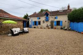 Payroux - Character house with three bedrooms, private garden and garage