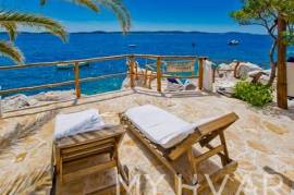 House with Private Beach in Hvar City