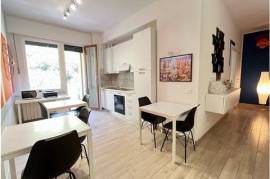 Three Room Apartment - Siena. Renovated 3-room apartment with terrace in Siena
