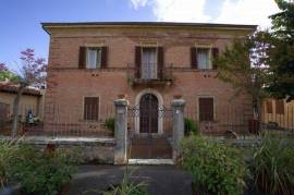 Murlo, B&B and home, let your imagination run wild in the hills of Siena