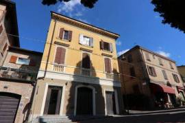 Castelvetro di Modena, Timeless Grandeur Awaits in Magnificent Historic Trattoria