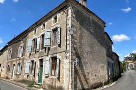 €123050 - 4 Bedroom House In The Pretty Medieval Village Of Tusson