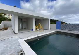 2 bedroom villa with pool and sea view