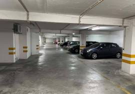 Covered car park with 15 m2 located on Rua do MFA in Albufeira