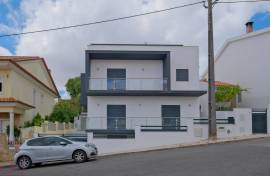 FAMÕES, YOUR PLACE! Space and Sophistication in a 4 Bedroom Villa, with 3 Suites and Wide View over the City