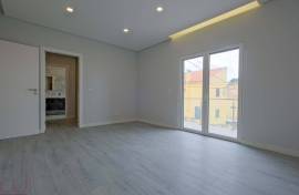FAMÕES, YOUR PLACE! Space and Sophistication in a 4 Bedroom Villa, with 3 Suites and Wide View over the City