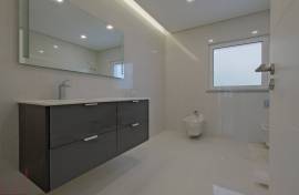 FAMÕES, YOUR PLACE! Space and Sophistication in a 4 Bedroom Villa, with 3 Suites and Wide View over the City