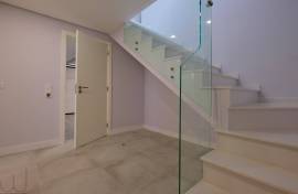 FAMÕES, YOUR PLACE! Space and Sophistication in a 4 Bedroom Villa, with 3 Suites and Wide View over the City