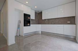 FAMÕES, YOUR PLACE! Space and Sophistication in a 4 Bedroom Villa, with 3 Suites and Wide View over the City