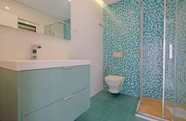 FAMÕES, YOUR PLACE! Space and Sophistication in a 4 Bedroom Villa, with 3 Suites and Wide View over the City