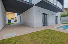 FAMÕES, YOUR PLACE! Space and Sophistication in a 4 Bedroom Villa, with 3 Suites and Wide View over the City