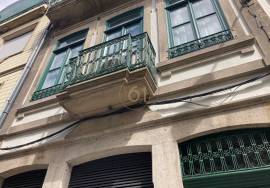 0 bedroom apartment located in downtown Porto, with balcony