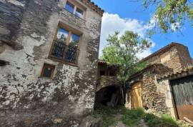 2 Charming Stone Houses, One To Be Modernised And The Other To Be Renovated, With Terraces And Courtyard.