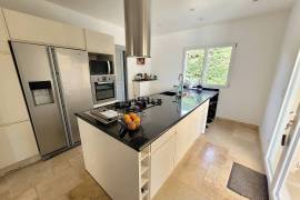 Superb Spacious Bastide-Style Villa Offering 195 M2 Of Living Space On 1000 M2 Of Land With Uninterrupted Views.