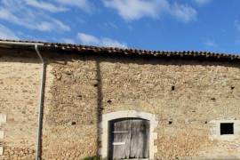 Barn to Renovate in the Countryside