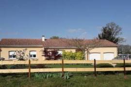 Spacious 4 bedroom villa in the countryside but just 4 kilometres from Rochechouart.