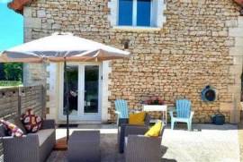 Charente, Stone Cottage, Restored, 4 bedrooms, Gîte, Chateaux Village of Marthon