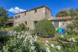 Gordes; character 4-bedroom stone house with large garden and potential gîte.