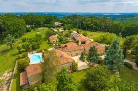 Superb equestrian property with menages and stables set in over 20 hectares. Main house 369m2, secondary house 122m2, outbuildings, swimming pool and lake