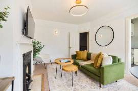 The Queen's Park Wonder - Charming 2BDR Flat with