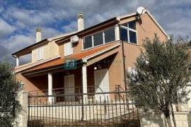 VODICE, furnished semi-detached house with a yard, sea view, quiet location