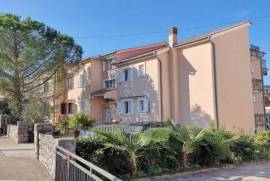 HOUSE WITH FOUR APARTMENTS IN AN ATTRACTIVE LOCATION, 250 M FROM THE SEA!