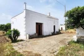 Partially renovated country house with appurtenant land