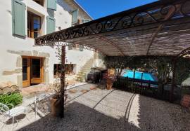 Charming Renovated Stone Building With 260 M2 Of Living Space, Landscaped Courtyard And Heated Swimming Pool. A Jewel In The Heart Of A Sought-After Village.
