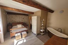 Charming Renovated Stone Building With 260 M2 Of Living Space, Landscaped Courtyard And Heated Swimming Pool. A Jewel In The Heart Of A Sought-After Village.