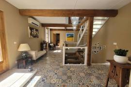Charming Renovated Stone Building With 260 M2 Of Living Space, Landscaped Courtyard And Heated Swimming Pool. A Jewel In The Heart Of A Sought-After Village.
