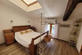 Charming Renovated Stone Building With 260 M2 Of Living Space, Landscaped Courtyard And Heated Swimming Pool. A Jewel In The Heart Of A Sought-After Village.