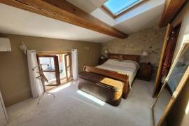 Charming Renovated Stone Building With 260 M2 Of Living Space, Landscaped Courtyard And Heated Swimming Pool. A Jewel In The Heart Of A Sought-After Village.