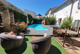 Charming Renovated Stone Building With 260 M2 Of Living Space, Landscaped Courtyard And Heated Swimming Pool. A Jewel In The Heart Of A Sought-After Village.