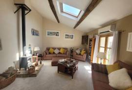 Charming Renovated Stone Building With 260 M2 Of Living Space, Landscaped Courtyard And Heated Swimming Pool. A Jewel In The Heart Of A Sought-After Village.