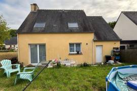 Detached House with Garden Detached House with Garden