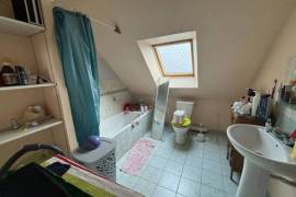Detached House with Garden Detached House with Garden