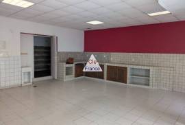 Centre Ville De Matha, Commerce Et Logement